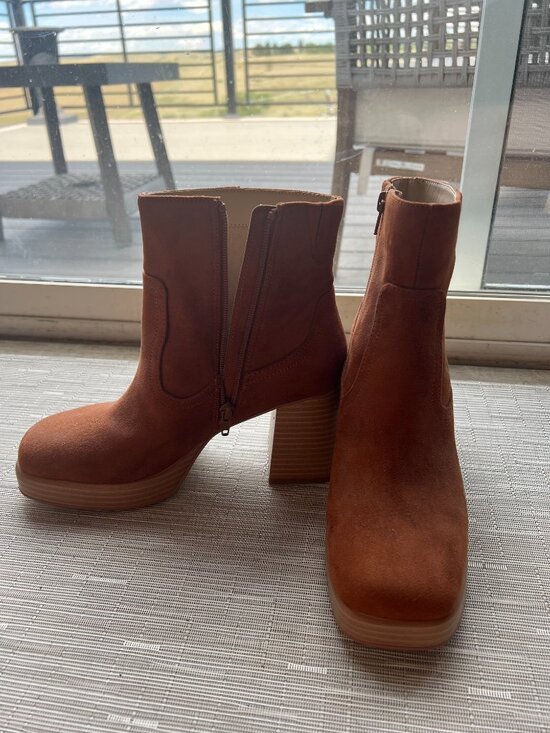 bp Shoes - Chestnut BP Suede Heeled Booties